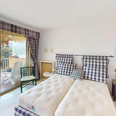 Appartement Grand Calme Avec Parking Prive Menton