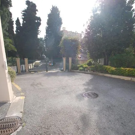 Grand Calme Avec Parking Prive Apartment